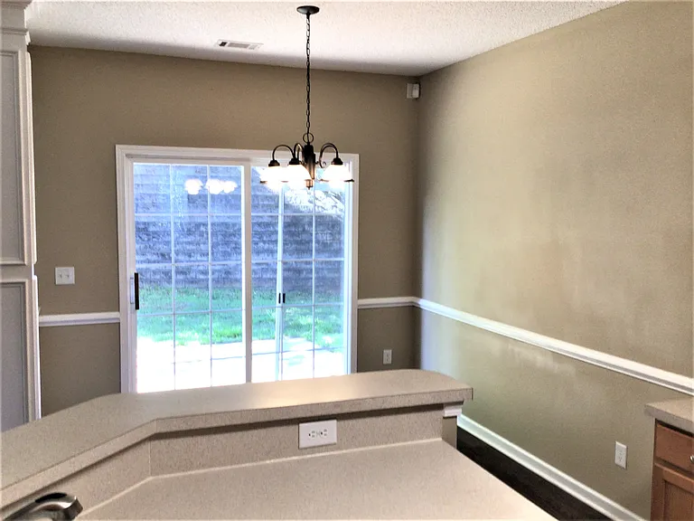324 Highgate Cir — Photo 4