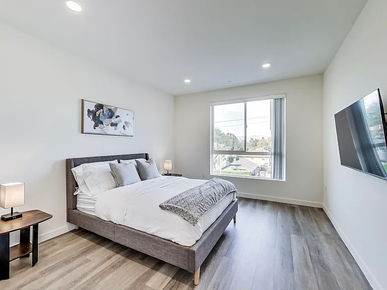 11616 Burbank Blvd #Penthouse 2 — Photo 21