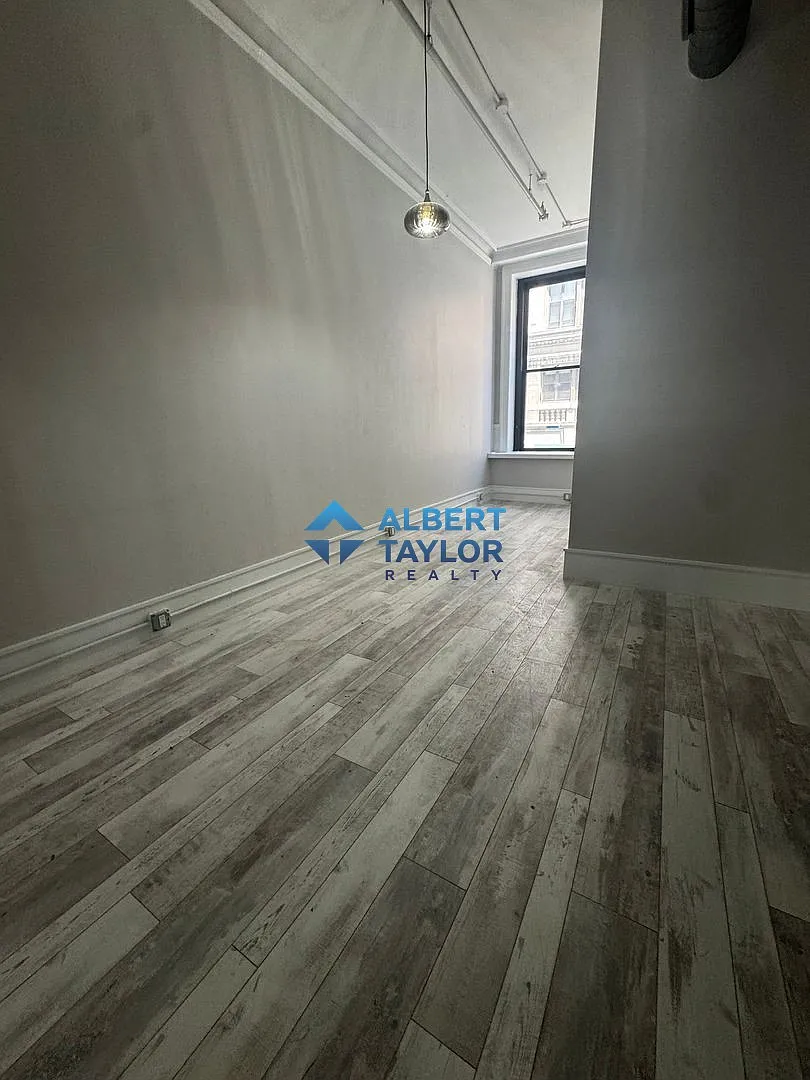 2 bed, 1.5 bath, $4,350 — Photo 1