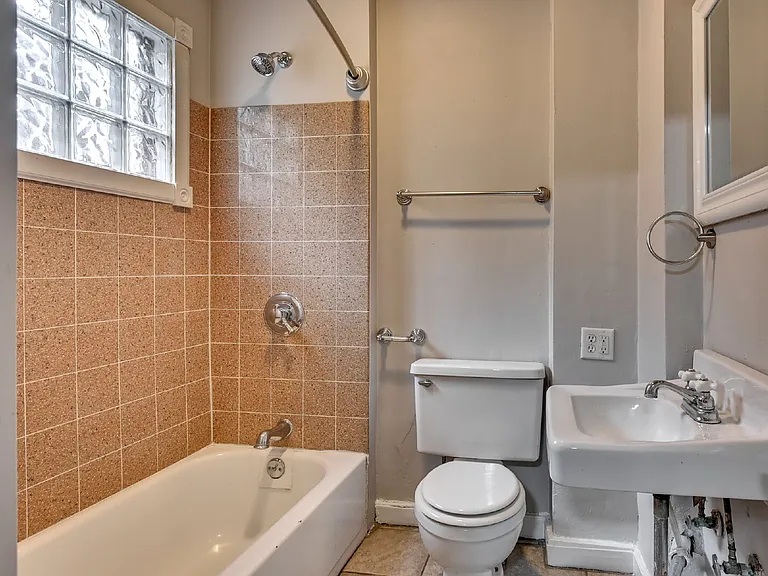 539 Park Ave #1 — Photo 11
