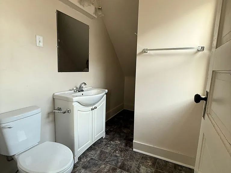 129 N Olive St — Photo 6