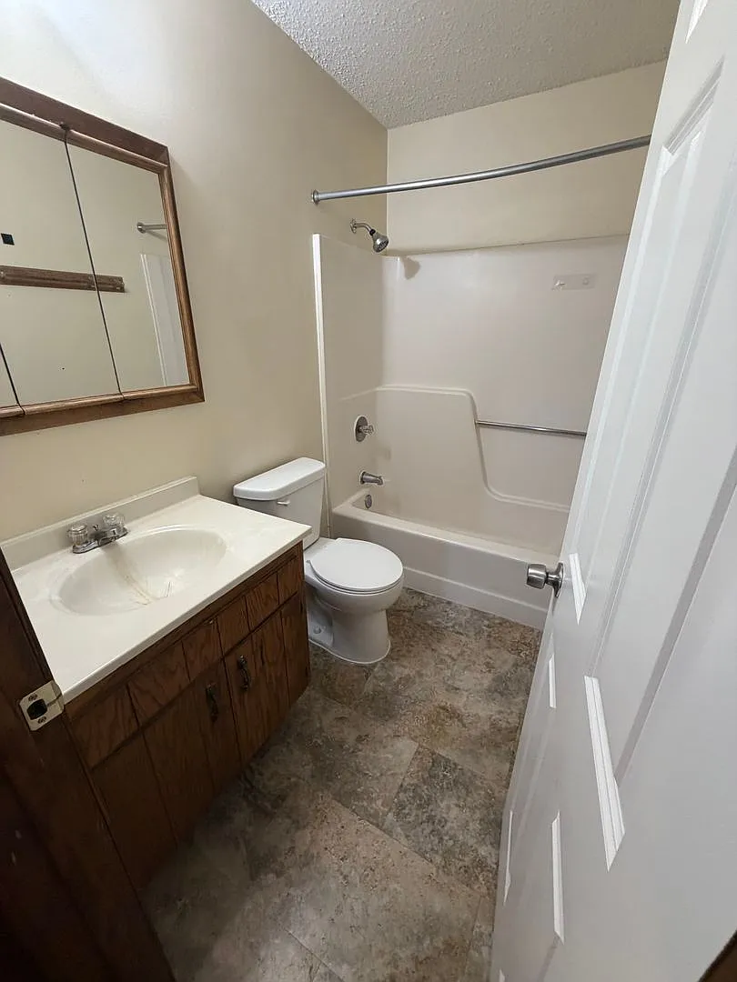 Highland Block Apartments — Photo 1