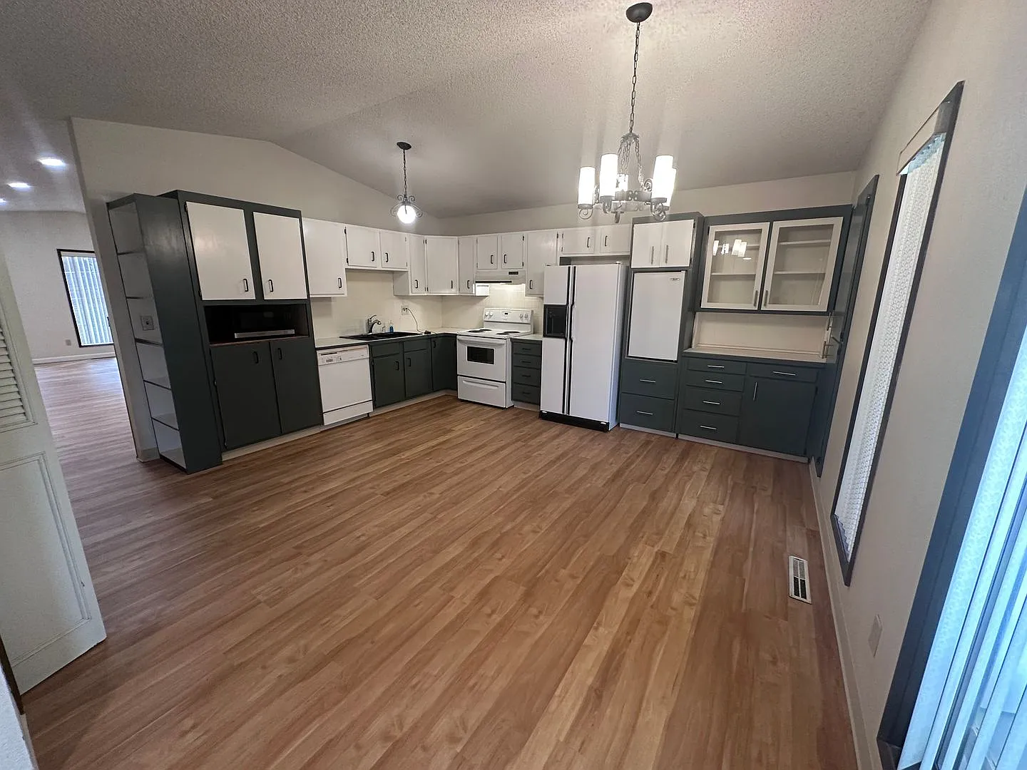 Three bedroom two bath in Grehan Heights — Photo 3