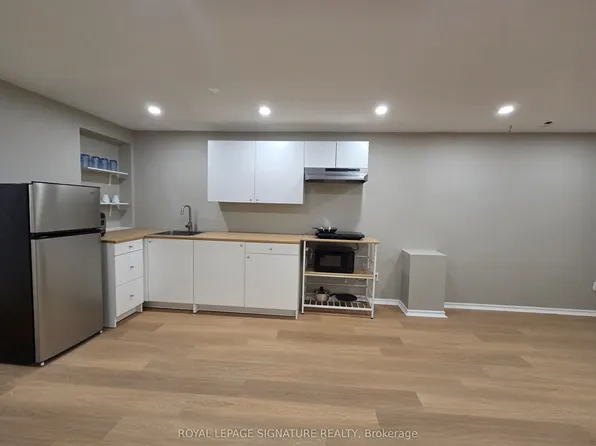 971 Ledbury Cres #Basement, Mississauga, ON L5V 2R3