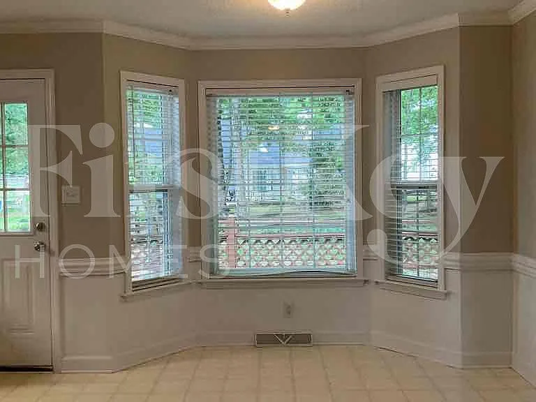 110 Longbridge Dr — Photo 5