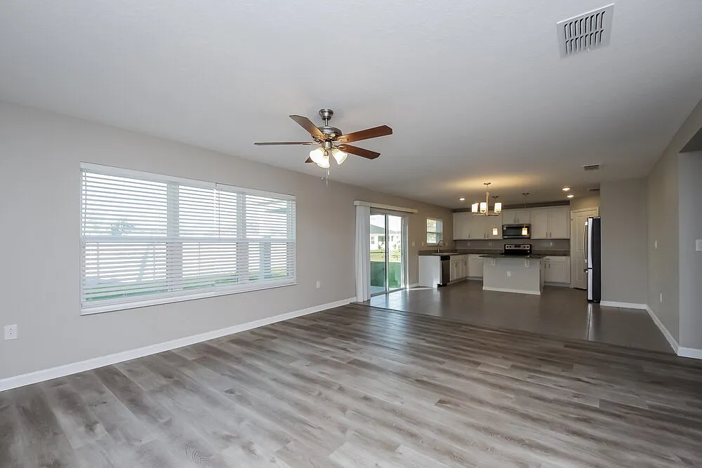 4 bed, 2.0 bath, 1894 sqft, $2,385 — Photo 4