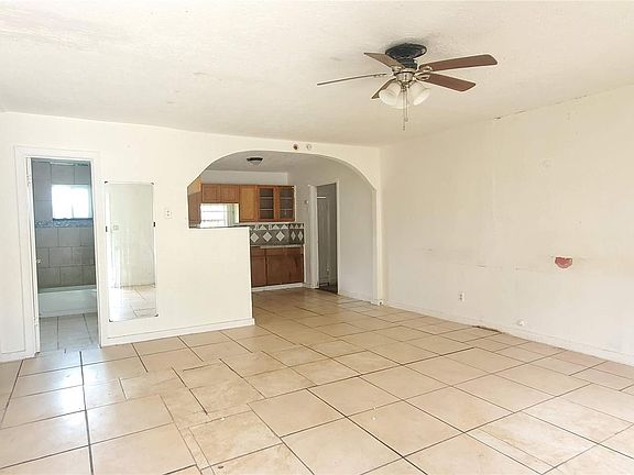 2nd image of 5238 Pershing St