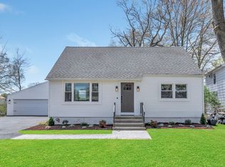 113 Sawyer Rd, Fairfield, CT 06824