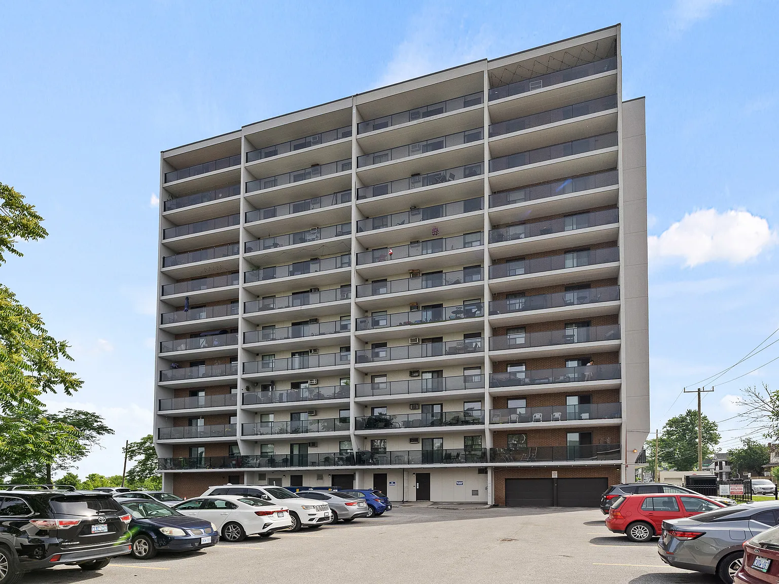 Royal Tower Apartments — Photo 4