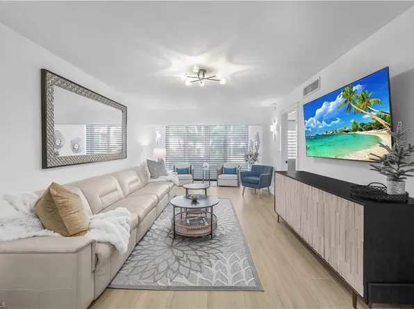 272 Banyan BLVD #272, NAPLES, FL 34102