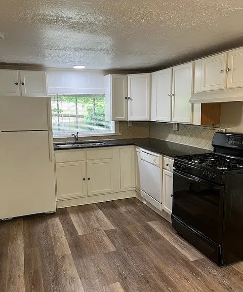 1200 Robertson Ave — Photo 3