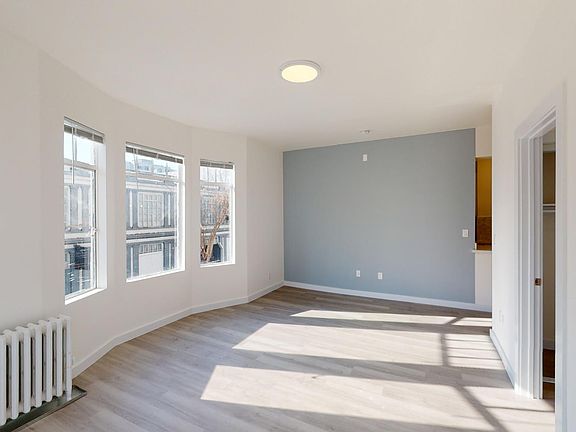 4th image of 810 Eddy St APT 202