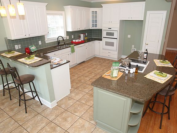 2nd image of 553 Westminster Cir