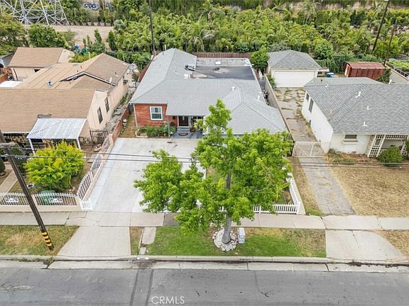 3rd image of 15517 S Denver Ave