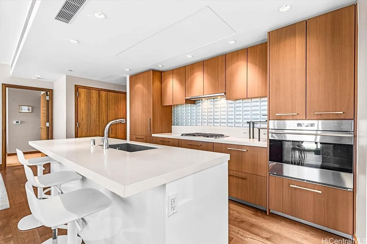 2 bed, 1252 sqft, $6,800 — Photo 1