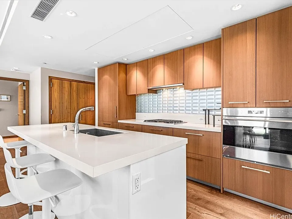 1555 Kapiolani Blvd #1108
