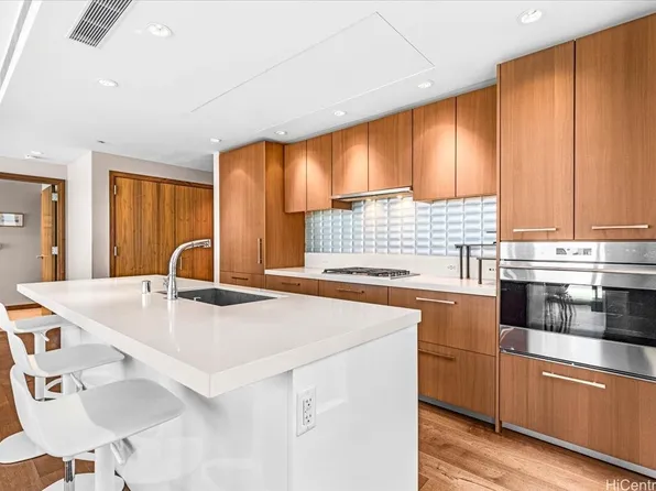 1555 Kapiolani Blvd APT 1108, Honolulu, HI 96814