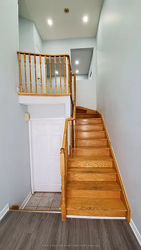 18 Ed Quigg Way #UPPER FLOOR Photo 1