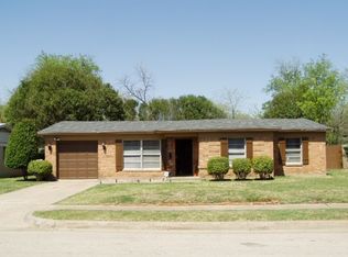108 Berkshire Ln, Fort Worth, TX 76134