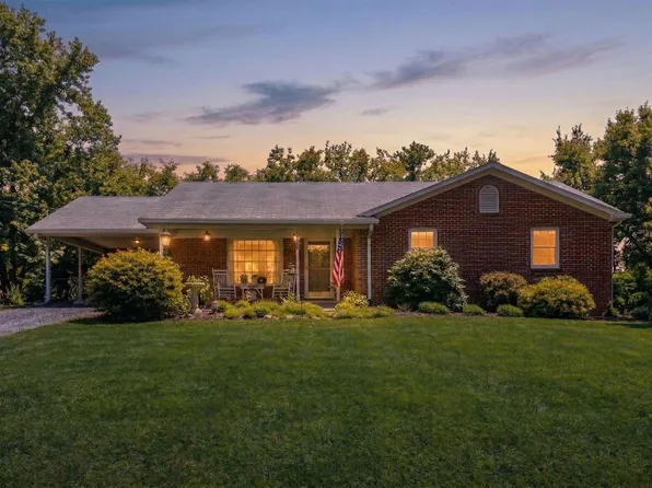 39 Our Ln, Stuarts Draft, VA 24477