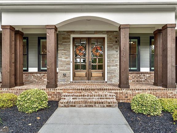 2nd image of 415 Shirley Ln