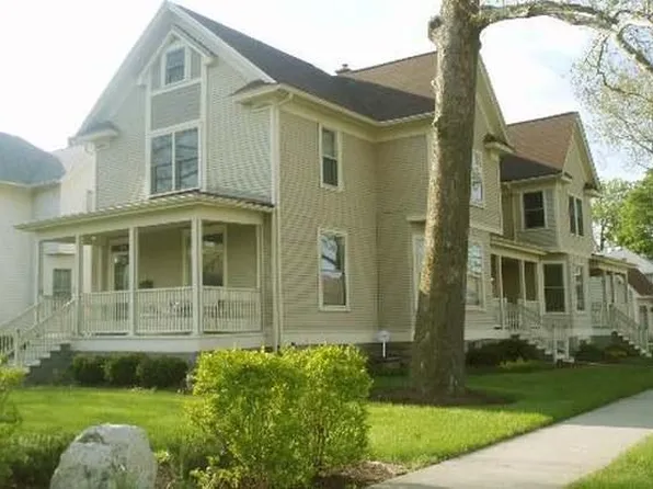 205 Douglas Ave, Naperville, IL 60540