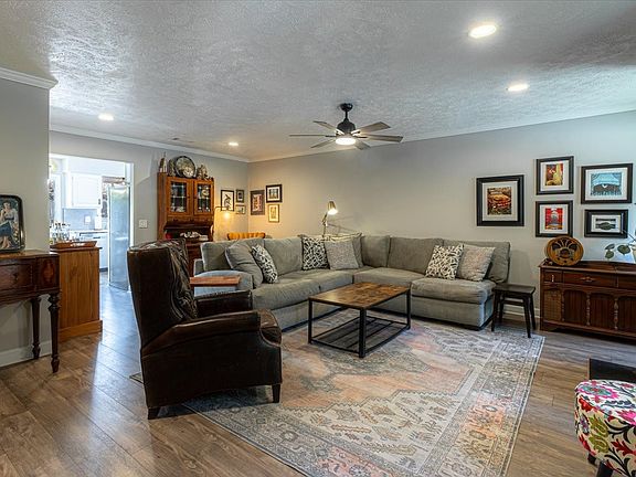 5th image of 237 Highland Villa Cir