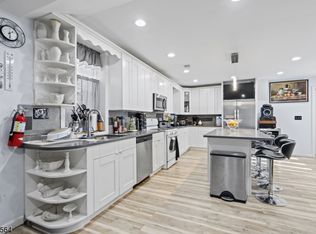 25 Drakes Ln, Irvington, NJ 07111