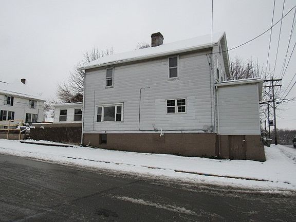3rd image of 401 N Broadway St