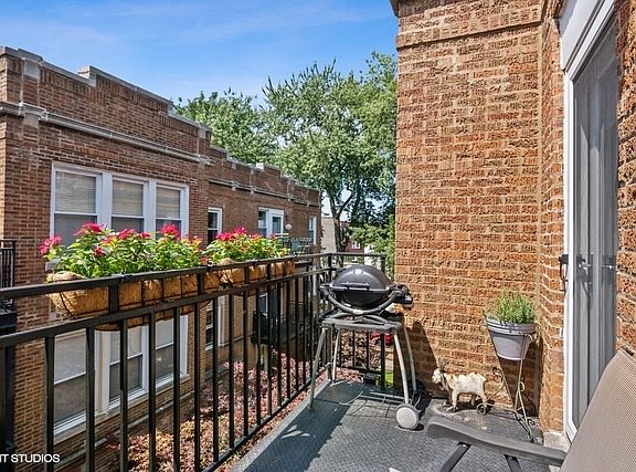 3rd image of 1443 W Victoria St #1-D
