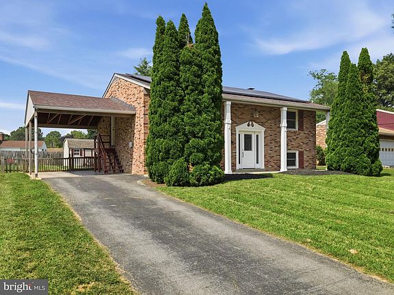 2nd image of 17608 Forest Glen Cir