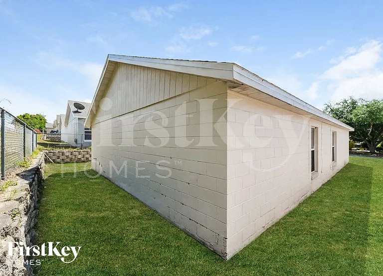 7547 Groveoak Dr — Photo 15