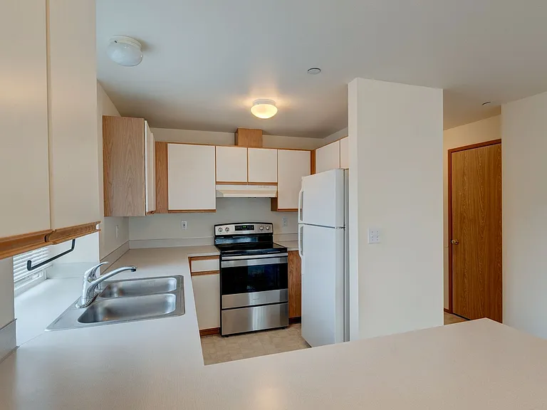 485 SW Bayshore Dr #D303 — Photo 1