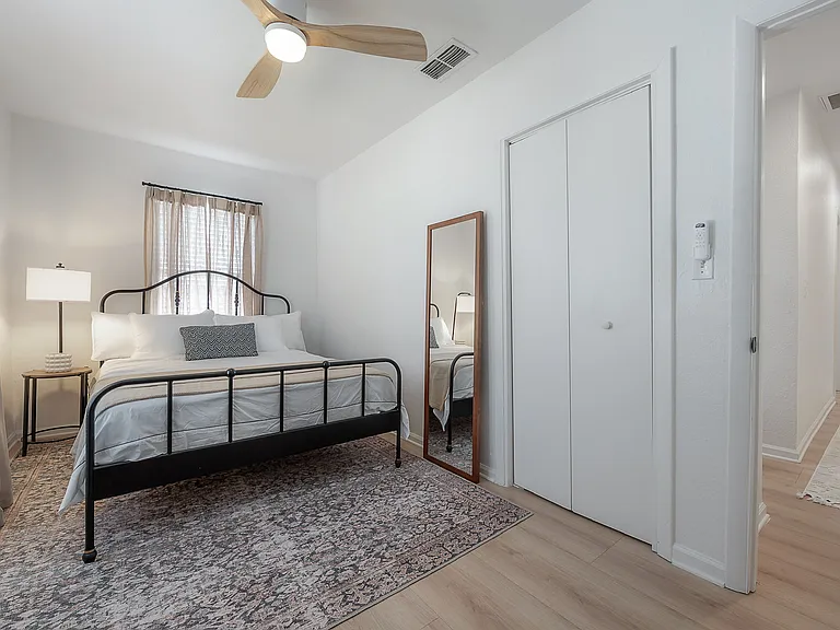 317 W Curtis St — Photo 17