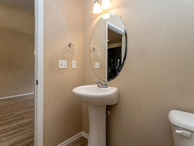1/2 bathroom in main floor