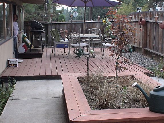 Side yard/ BBQ area