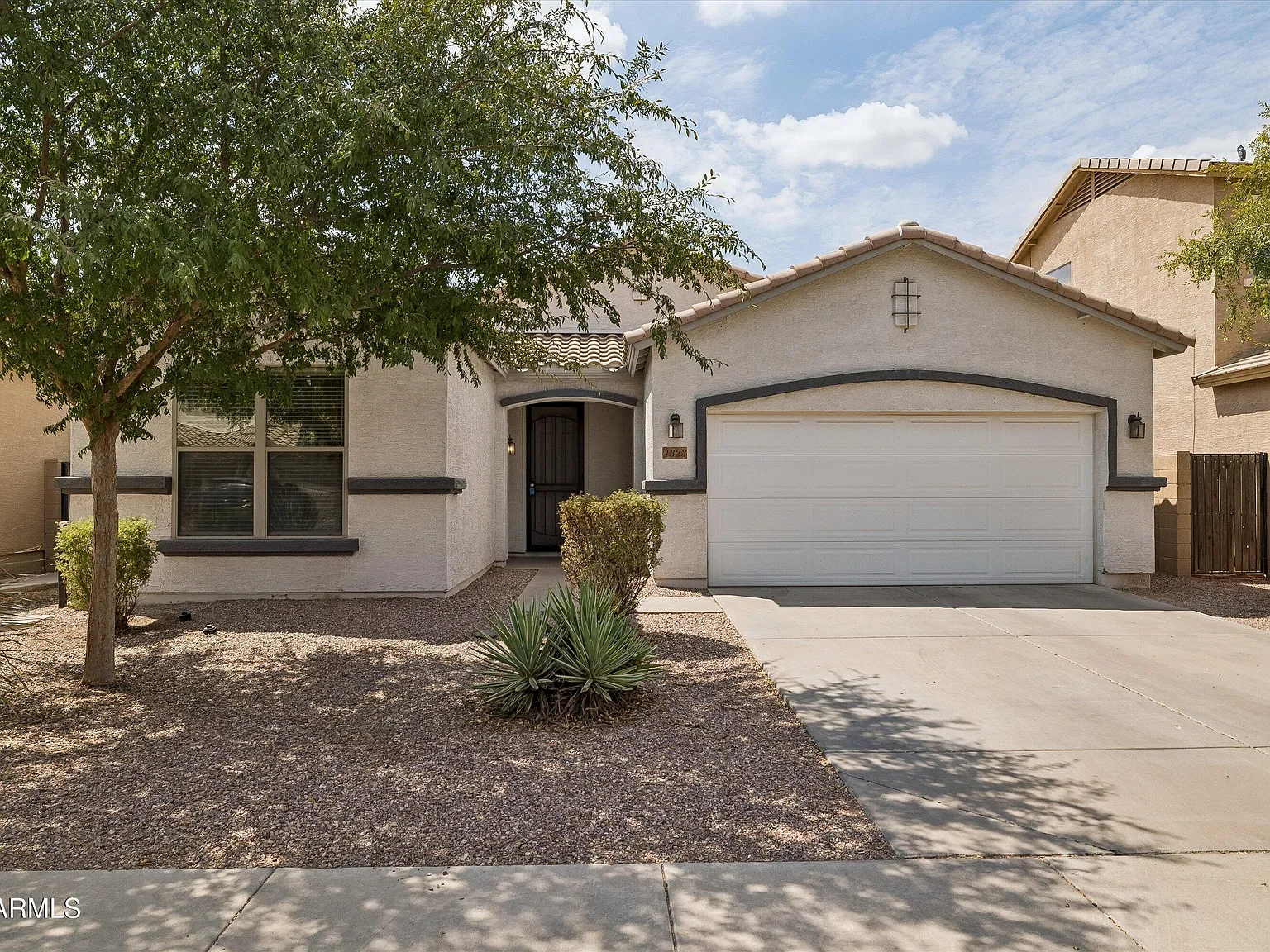 3 bed, 2.0 bath, 1465 sqft, $2,099 — Photo 2