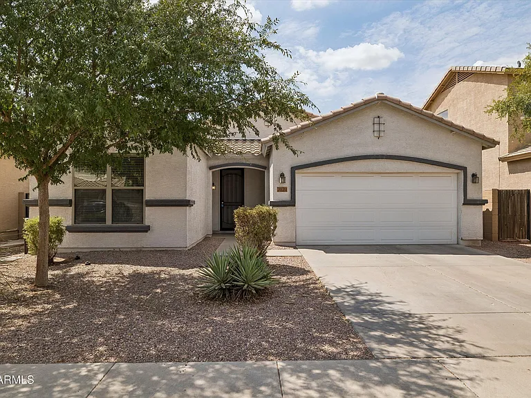 4323 W T Ryan Ln — Photo 2