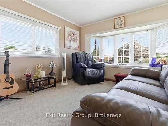 4th image of 5 Chapel Blvd