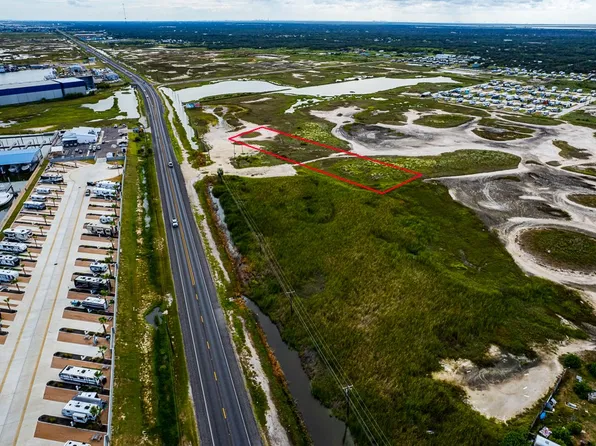 2204 S Terry St, Rockport, TX 78382