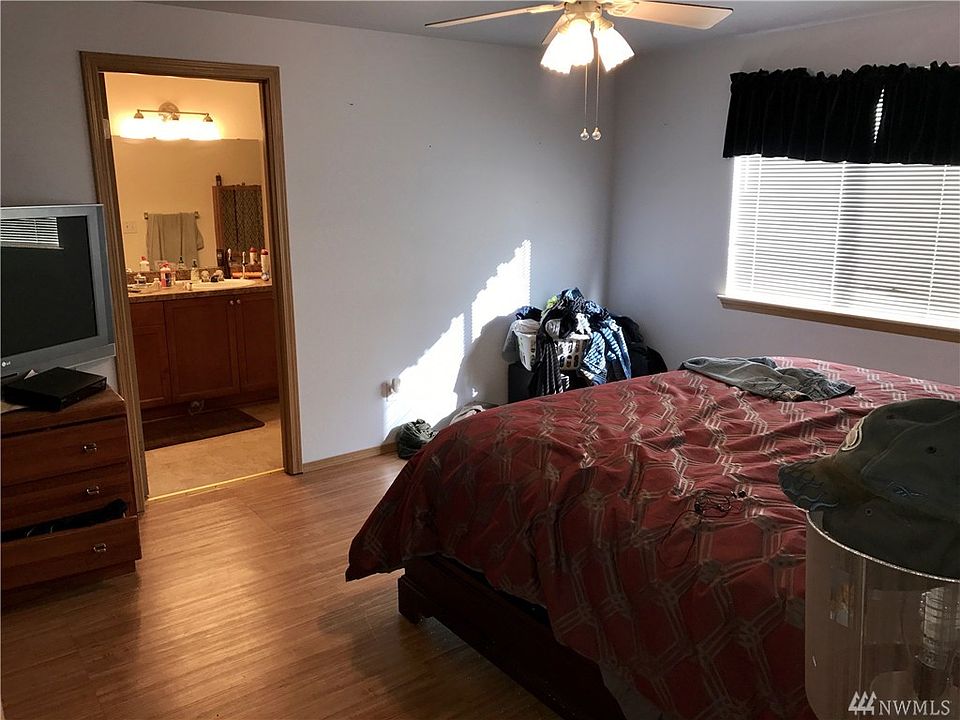 2nd image of 406 95th Dr SE