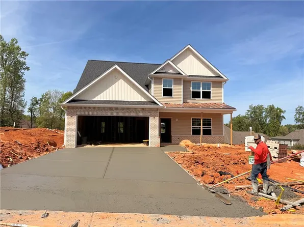 2107 Medhurst Dr, Greensboro, NC 27410