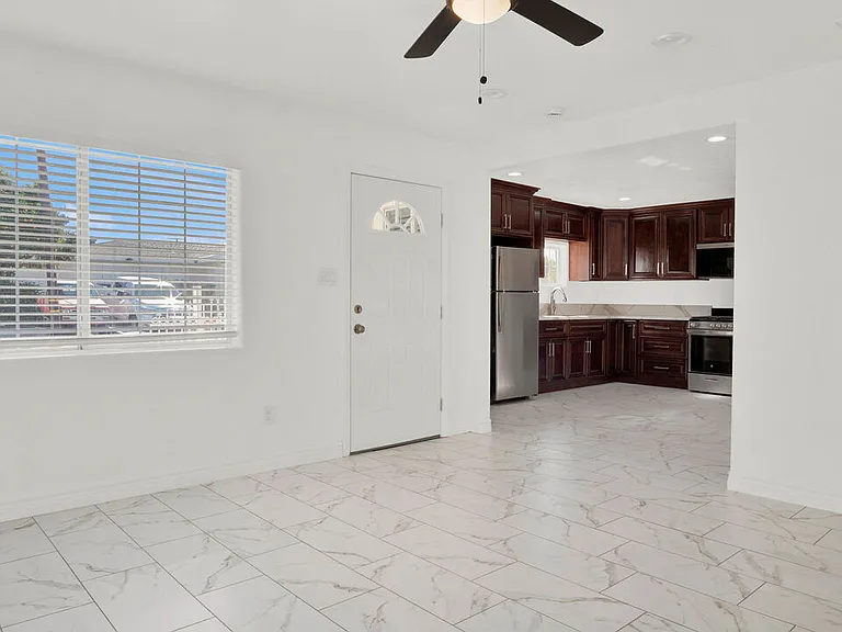 2239 W Lincoln St — Photo 5