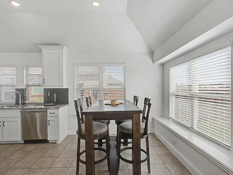 1004 Deer Ridge Dr — Photo 8