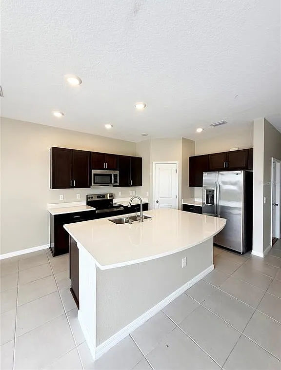 3 bed, 2.5 bath, 1373 sqft, $1,925 — Photo 3