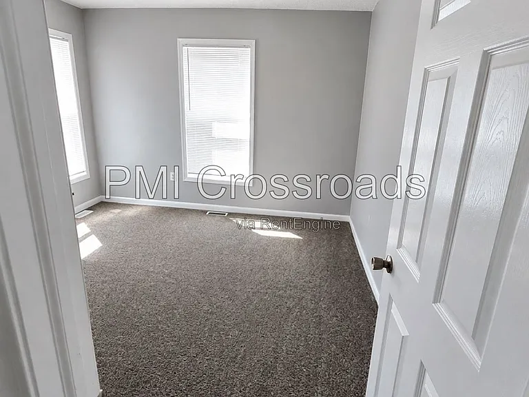 153 S Cypress Ave — Photo 16