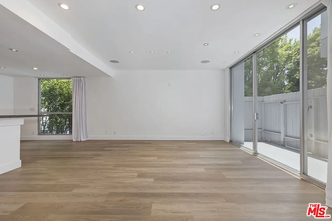 1 bed, 1.0 bath, 1000 sqft, $5,495 — Photo 3