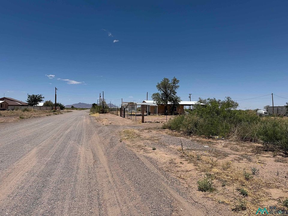 1st image of N El Paso St
