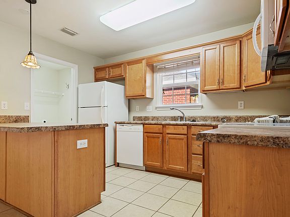 Kitchen w/ plenty of storage