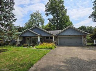 9947 E Idlewood Dr, Twinsburg, OH 44087